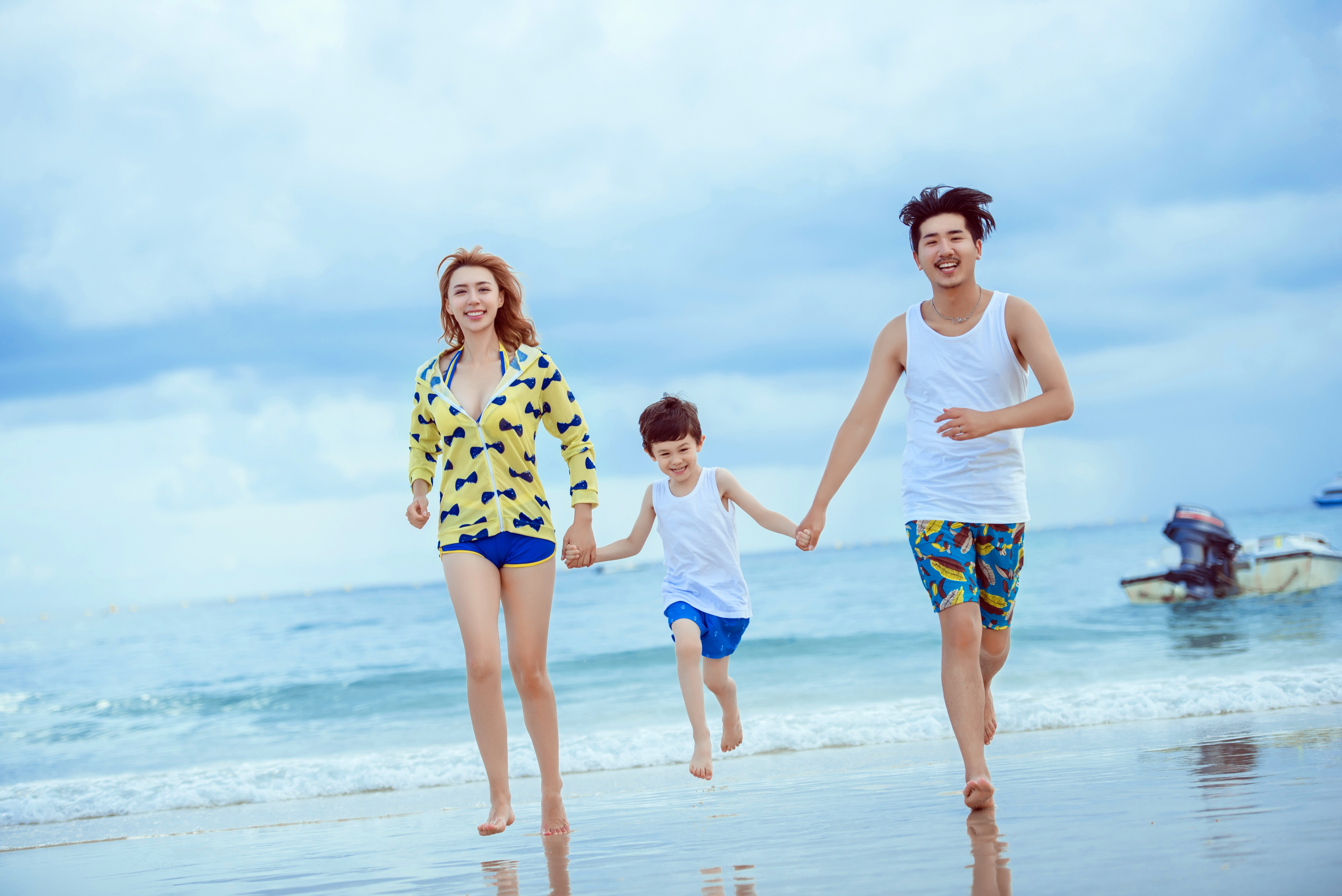 盛夏蔚蓝，亲子时光 三亚亲子游图集与温馨记录